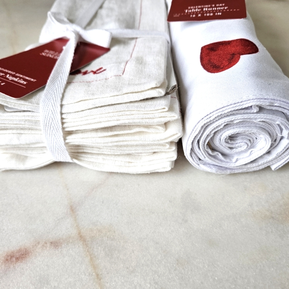 Williams Sonoma Valentine, Love White Kitchen Linens